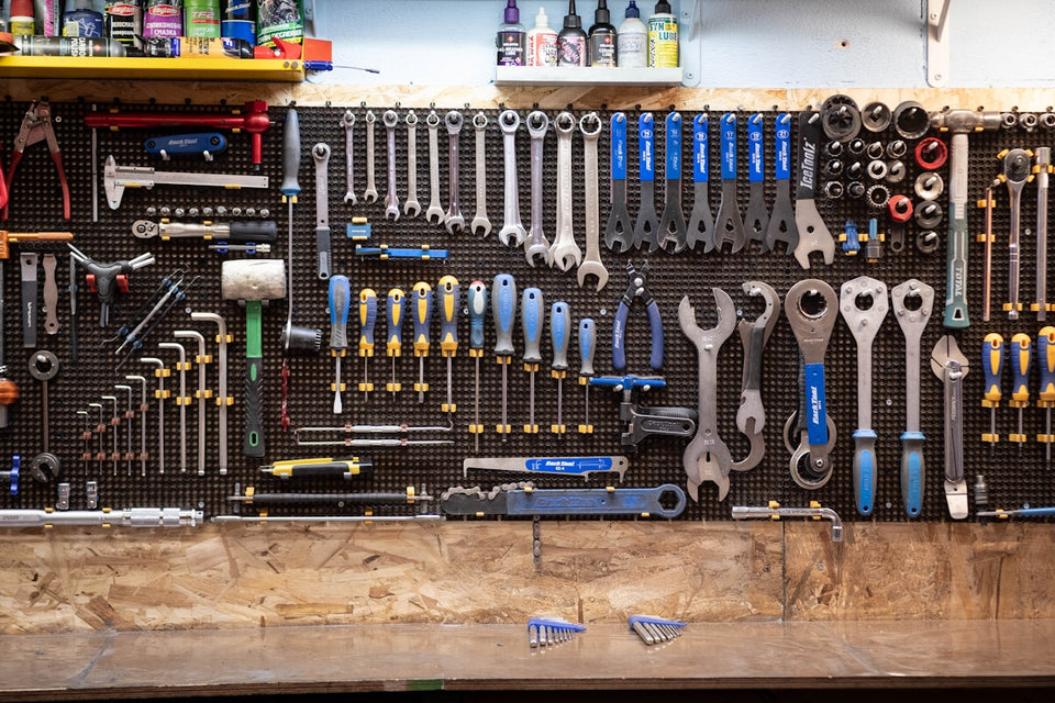 A bunch of tools that are on a table