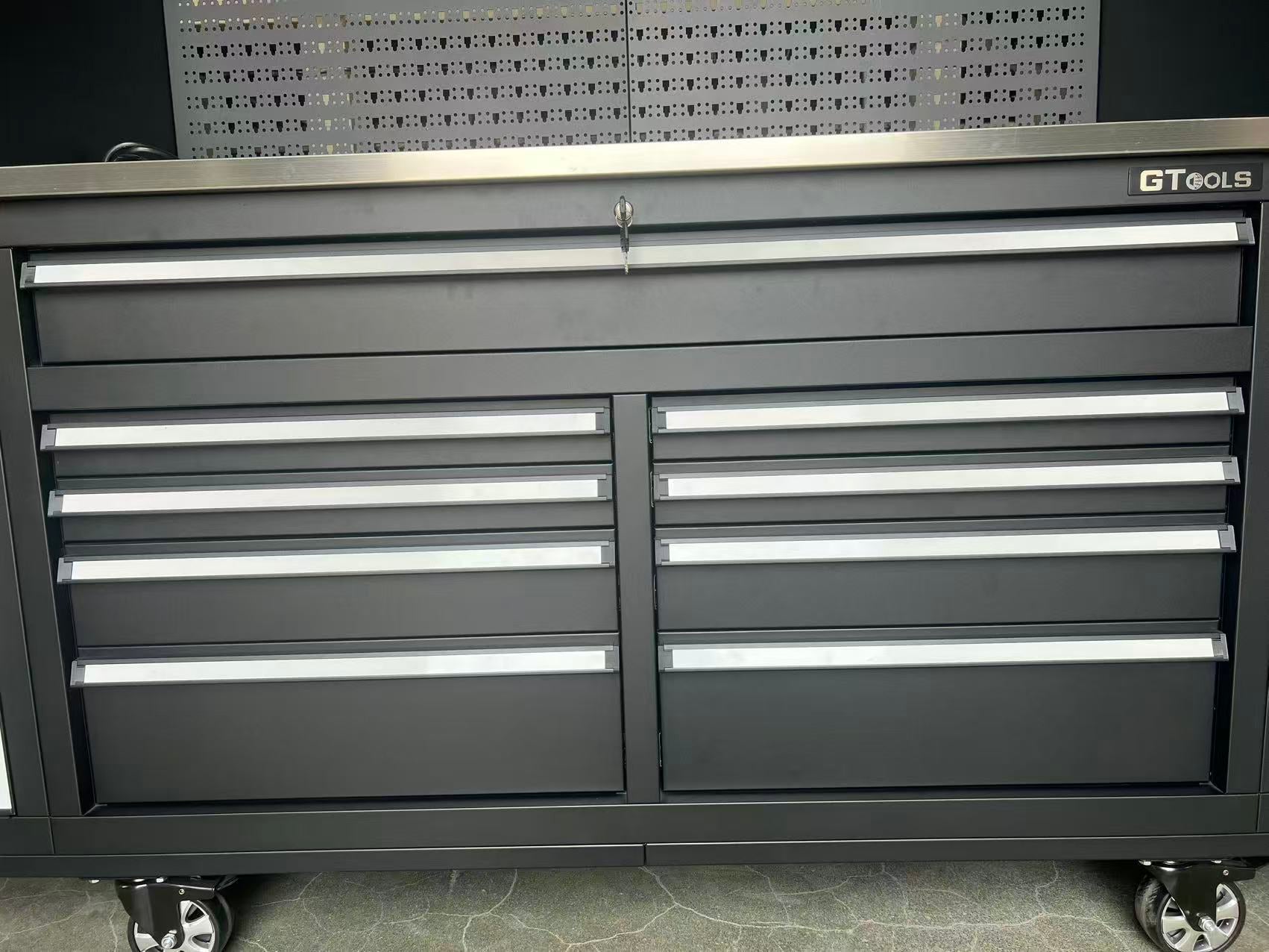 100